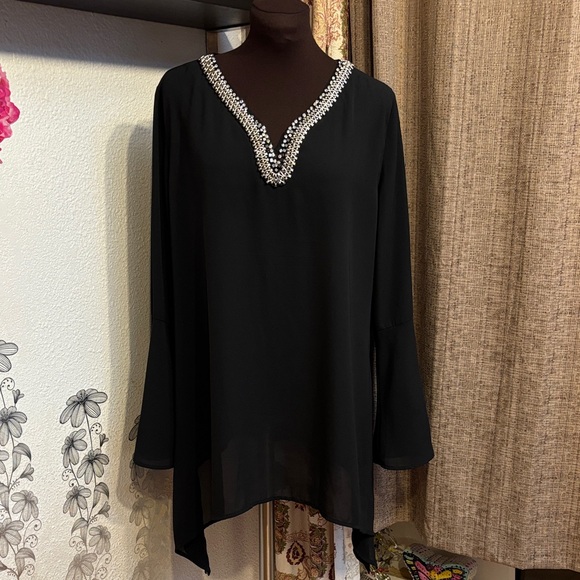 Vantarsi elegant black semi-sheer long bell sleeve blouse. Size XL. - Picture 6 of 17
